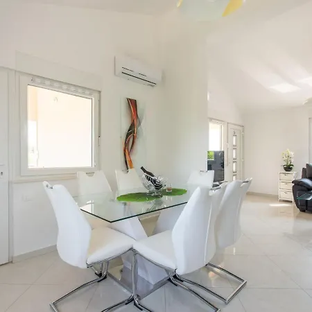 아파트 Enticing In Near Sea Beach *