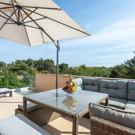 Enticing In Near Sea Beach Apartment
