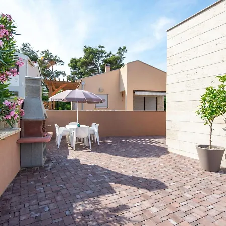 Apartment Enticing In Near Sea Beach Vir