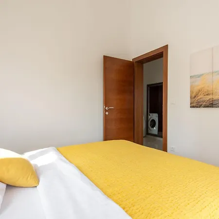 Apartment Enticing In Near Sea Beach Vir