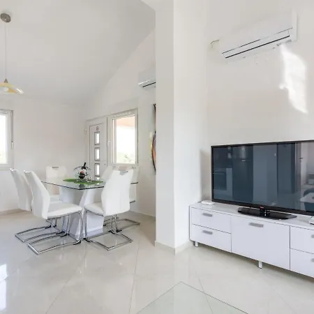 Enticing In Near Sea Beach * Vir